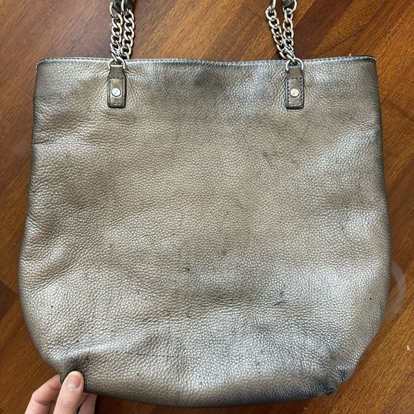 Silver metallic Michael Kors tote with drop chain handle - Picture 3 of 10